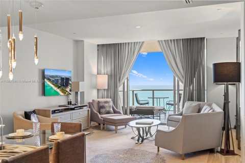 Condominio en venta en Bal Harbour, Florida, 1 dormitorio, 117.15 m2 № 1229039 - foto 2