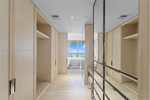 Condominio en venta en Bal Harbour, Florida, 1 dormitorio, 117.15 m2 № 1229039 - foto 16