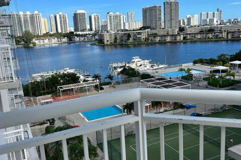 Condo in Aventura, Florida, 1 bedroom  № 1427443 - photo 1