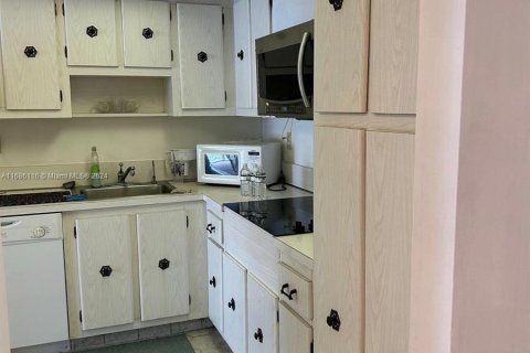 Condo in Aventura, Florida, 1 bedroom  № 1427443 - photo 9