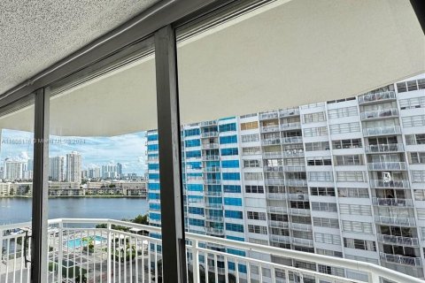 Condo in Aventura, Florida, 1 bedroom  № 1427443 - photo 5