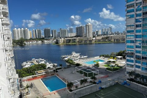 Condo in Aventura, Florida, 1 bedroom  № 1427443 - photo 3