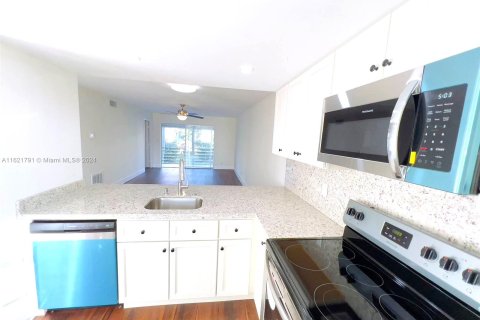 Condominio en venta en Lauderhill, Florida, 2 dormitorios, 83.98 m2 № 1268696 - foto 2