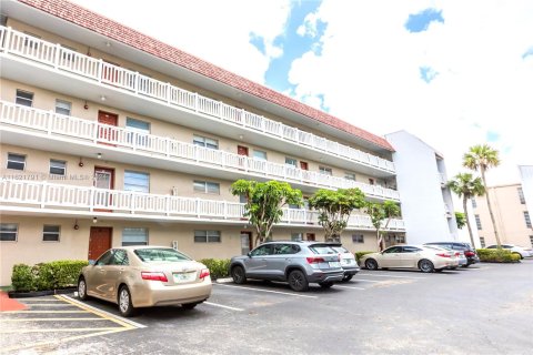 Condominio en venta en Lauderhill, Florida, 2 dormitorios, 83.98 m2 № 1268696 - foto 1