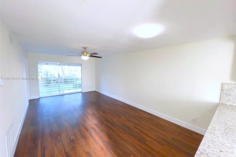 Condominio en venta en Lauderhill, Florida, 2 dormitorios, 83.98 m2 № 1268696 - foto 5