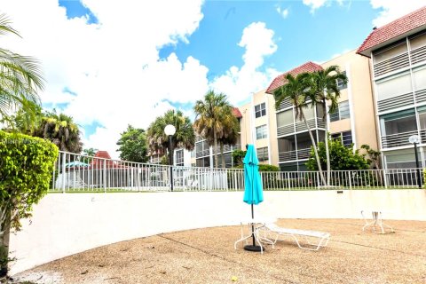 Condominio en venta en Lauderhill, Florida, 2 dormitorios, 83.98 m2 № 1268696 - foto 16