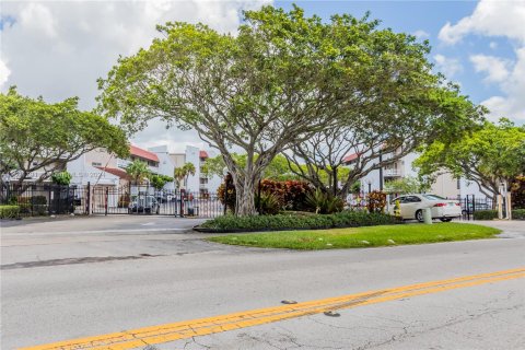 Condominio en venta en Lauderhill, Florida, 2 dormitorios, 83.98 m2 № 1268696 - foto 19