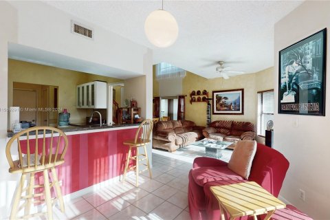 Adosado en venta en Pembroke Pines, Florida, 3 dormitorios, 145.67 m2 № 1132084 - foto 3