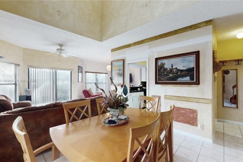 Adosado en venta en Pembroke Pines, Florida, 3 dormitorios, 145.67 m2 № 1132084 - foto 5