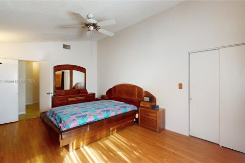Adosado en venta en Pembroke Pines, Florida, 3 dormitorios, 145.67 m2 № 1132084 - foto 10