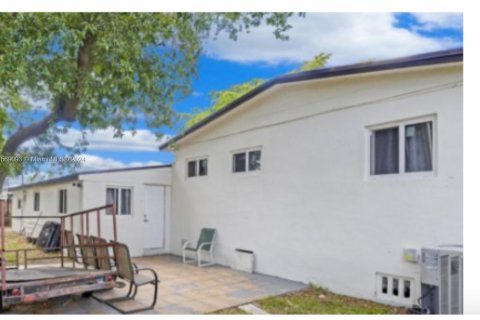Villa ou maison à vendre à Miami Gardens, Floride: 3 chambres, 207.73 m2 № 1132128 - photo 5