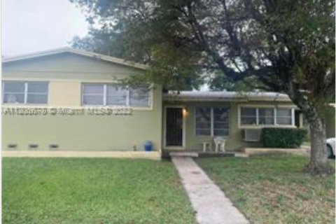 Casa en venta en Miami Gardens, Florida, 3 dormitorios, 207.73 m2 № 1132128 - foto 1