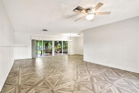 Villa ou maison à vendre à Coconut Creek, Floride: 3 chambres, 163.97 m2 № 1290670 - photo 6