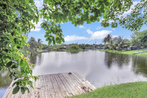 Villa ou maison à vendre à Coconut Creek, Floride: 3 chambres, 163.97 m2 № 1290670 - photo 2