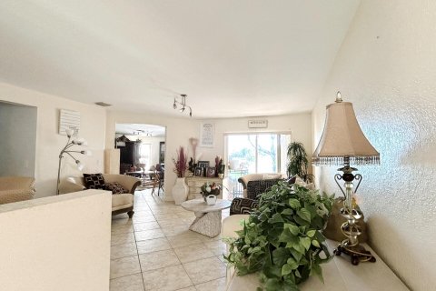 House in West Palm Beach, Florida 4 bedrooms, 205.13 sq.m. № 1182464 - photo 7