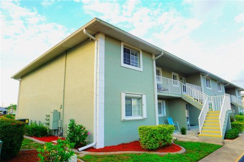 Condo in Punta Gorda, Florida, 2 bedrooms  № 1341439 - photo 1