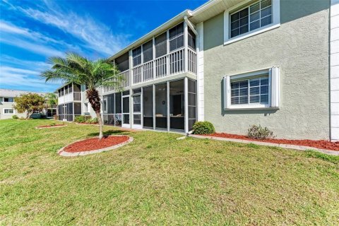 Condo in Punta Gorda, Florida, 2 bedrooms  № 1341439 - photo 25