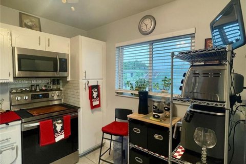 Condo in Sunrise, Florida, 1 bedroom  № 1268761 - photo 14