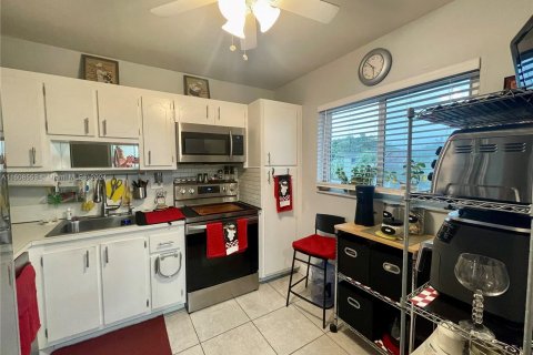 Condo in Sunrise, Florida, 1 bedroom  № 1268761 - photo 15