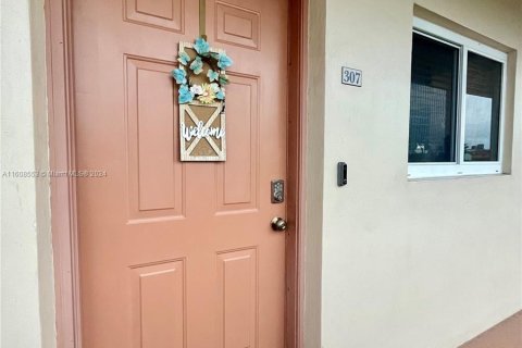 Condo in Sunrise, Florida, 1 bedroom  № 1268761 - photo 1