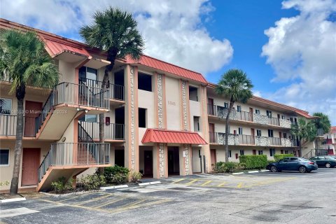 Condo in Sunrise, Florida, 1 bedroom  № 1268761 - photo 2