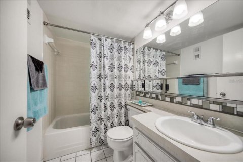 Condo in South Pasadena, Florida, 1 bedroom  № 1343925 - photo 11