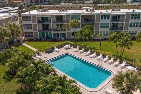 Condo in South Pasadena, Florida, 1 bedroom  № 1343925 - photo 14