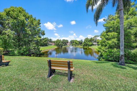 House in Palm Beach Gardens, Florida 3 bedrooms, 172.71 sq.m. № 1187032 - photo 10