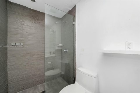 Condo in Miami Beach, Florida, 1 bedroom  № 732224 - photo 14