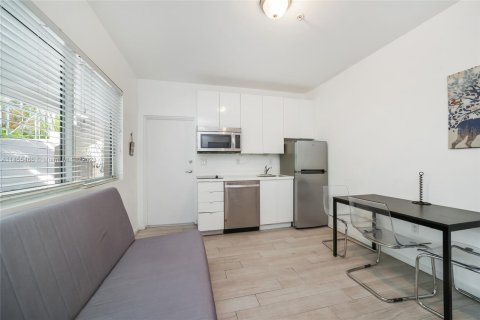 Condo in Miami Beach, Florida, 1 bedroom  № 732224 - photo 2