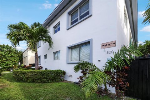 Condo in Miami Beach, Florida, 1 bedroom  № 732224 - photo 22