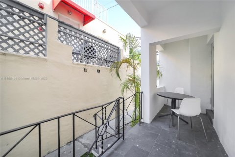 Condo in Miami Beach, Florida, 1 bedroom  № 732224 - photo 16