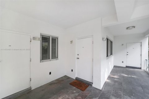 Condo in Miami Beach, Florida, 1 bedroom  № 732224 - photo 19