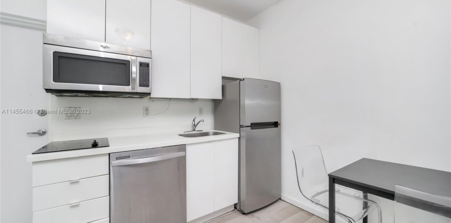 Condo in Miami Beach, Florida, 1 bedroom  № 732224