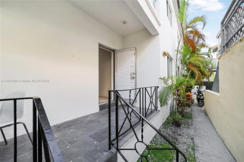 Condo in Miami Beach, Florida, 1 bedroom  № 732224 - photo 18