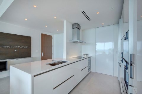 Condominio en venta en Bal Harbour, Florida, 1 dormitorio, 140.56 m2 № 1176468 - foto 9