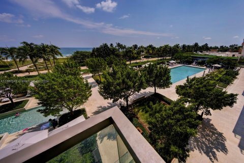 Condominio en venta en Bal Harbour, Florida, 1 dormitorio, 140.56 m2 № 1176468 - foto 24