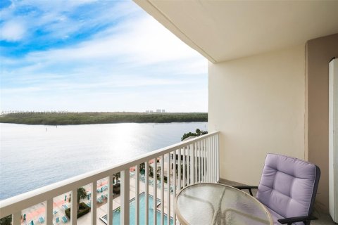 Condominio en venta en Sunny Isles Beach, Florida, 1 dormitorio, 70.79 m2 № 1176512 - foto 20