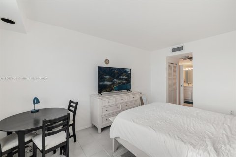 Copropriété à vendre à Sunny Isles Beach, Floride: 1 chambre, 70.79 m2 № 1176512 - photo 9