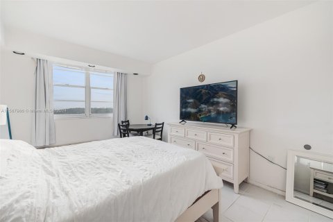 Condominio en venta en Sunny Isles Beach, Florida, 1 dormitorio, 70.79 m2 № 1176512 - foto 11