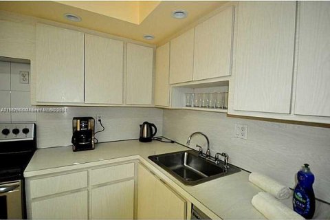 Condominio en venta en Hallandale Beach, Florida, 2 dormitorios, 103.03 m2 № 1176513 - foto 12