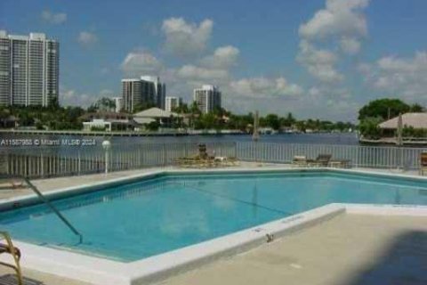 Copropriété à vendre à Hallandale Beach, Floride: 2 chambres, 103.03 m2 № 1176513 - photo 4