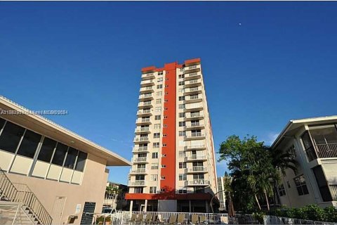 Condominio en venta en Hallandale Beach, Florida, 2 dormitorios, 103.03 m2 № 1176513 - foto 22