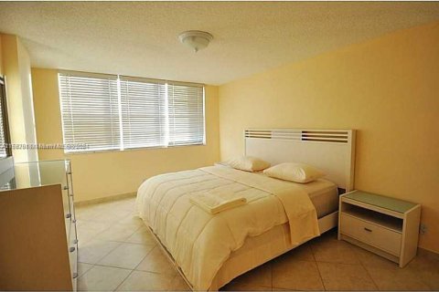 Condominio en venta en Hallandale Beach, Florida, 2 dormitorios, 103.03 m2 № 1176513 - foto 8