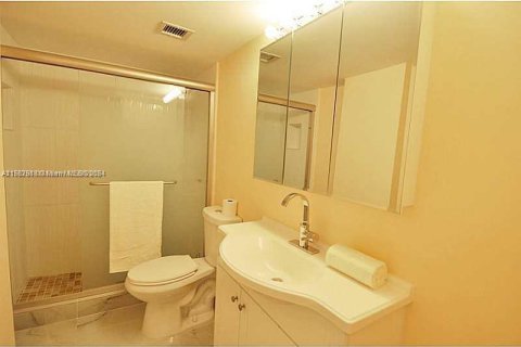 Condo in Hallandale Beach, Florida, 2 bedrooms  № 1176513 - photo 13