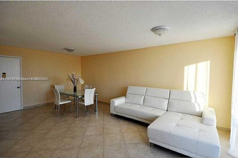 Copropriété à vendre à Hallandale Beach, Floride: 2 chambres, 103.03 m2 № 1176513 - photo 6