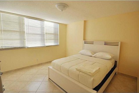 Copropriété à vendre à Hallandale Beach, Floride: 2 chambres, 103.03 m2 № 1176513 - photo 7