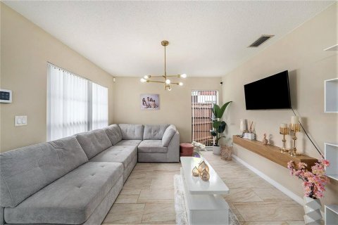 House in Tampa, Florida 2 bedrooms, 82.78 sq.m. № 1336337 - photo 5