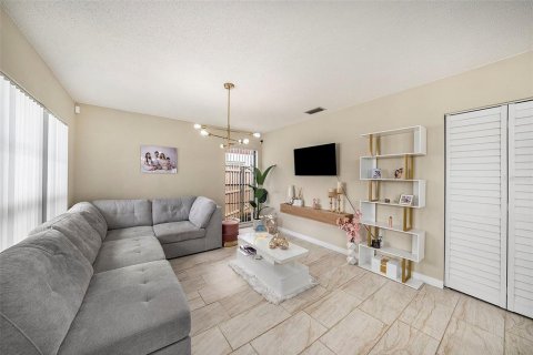 Villa ou maison à vendre à Tampa, Floride: 2 chambres, 82.78 m2 № 1336337 - photo 4