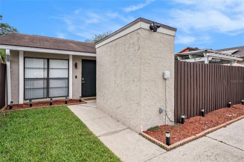 House in Tampa, Florida 2 bedrooms, 82.78 sq.m. № 1336337 - photo 2